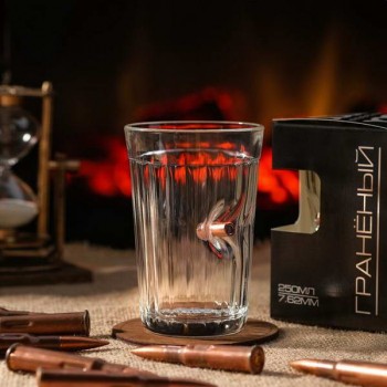 Стакан граненый с пулей "Непробиваемый"